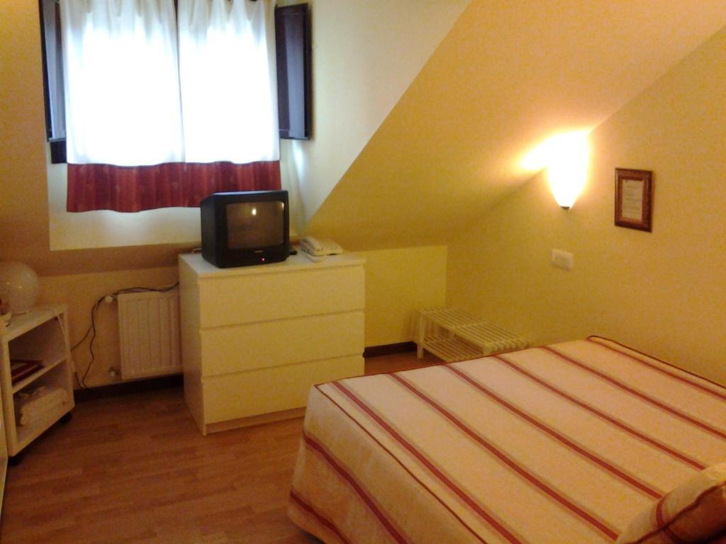 Hotel Foronda Pando  Bilik gambar